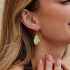 Amaya Hammered Gouden Drop Oorbellen
