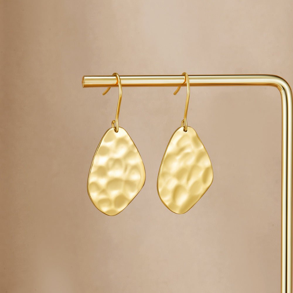 Amaya Hammered Gouden Drop Oorbellen
