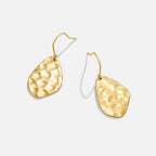 Amaya Hammered Gouden Drop Oorbellen
