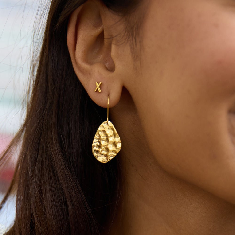 Amaya Hammered Gouden Drop Oorbellen