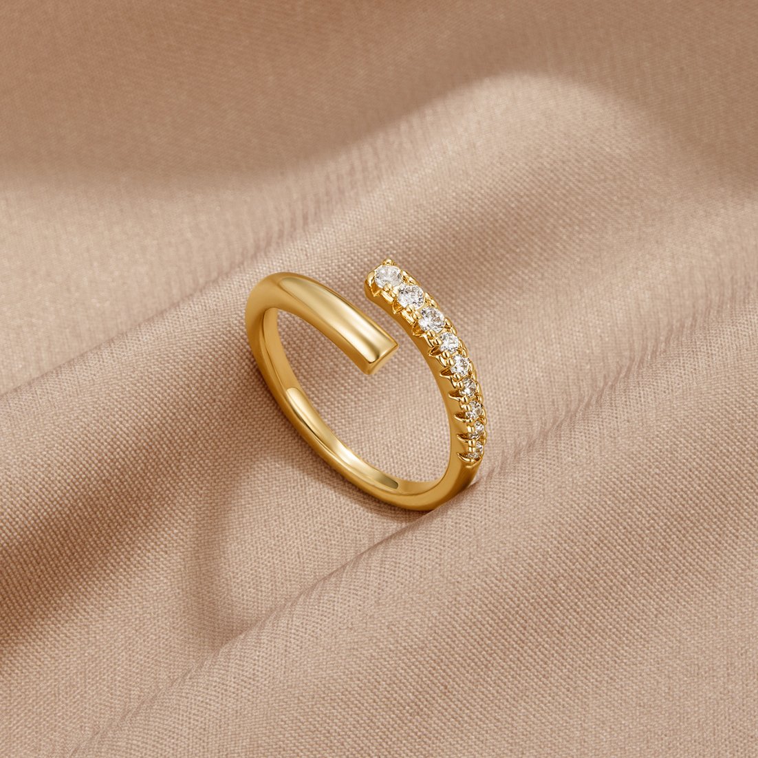 Arya Gouden & Kristallen Wikkel Ring Hoofdafbeelding