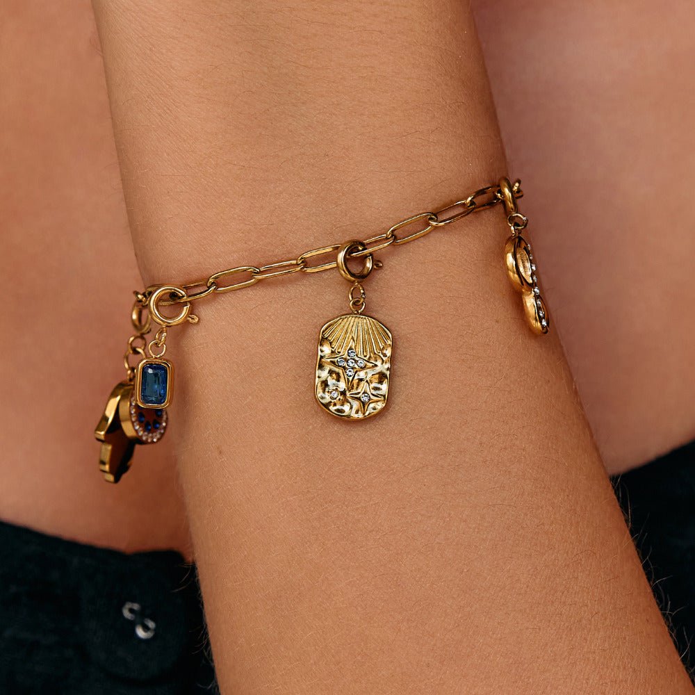 Astral Gouden Charm Secundaire afbeelding