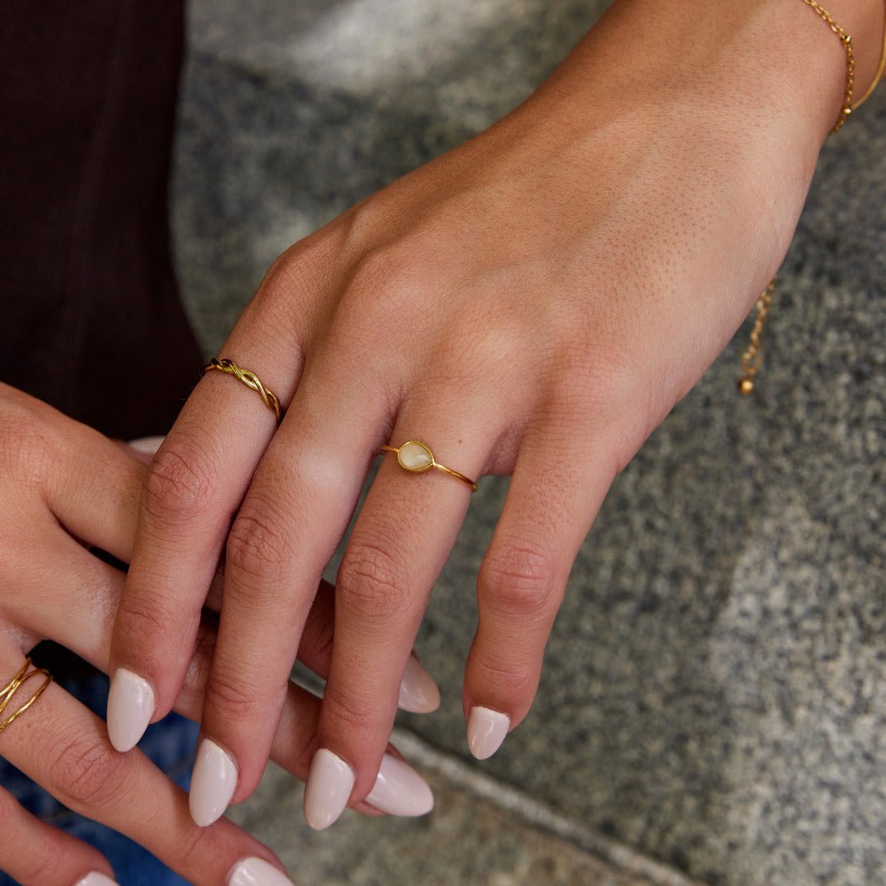 Clara Teardrop Stone Ring Secundaire afbeelding