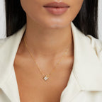 Dalia White Iris Clover Ketting