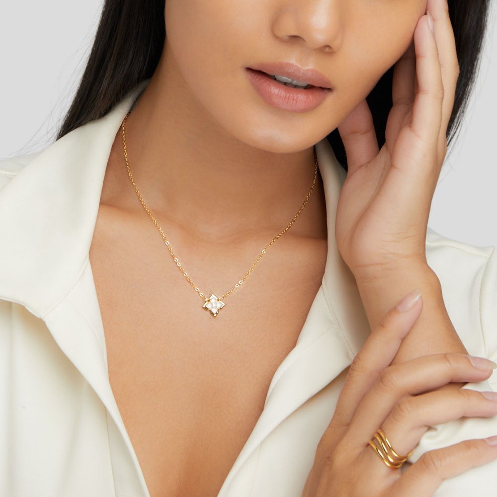 Dalia White Iris Clover Ketting
