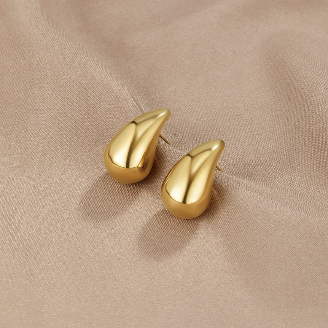 Amara Gouden Teardrop Oorbellen Hoofdafbeelding