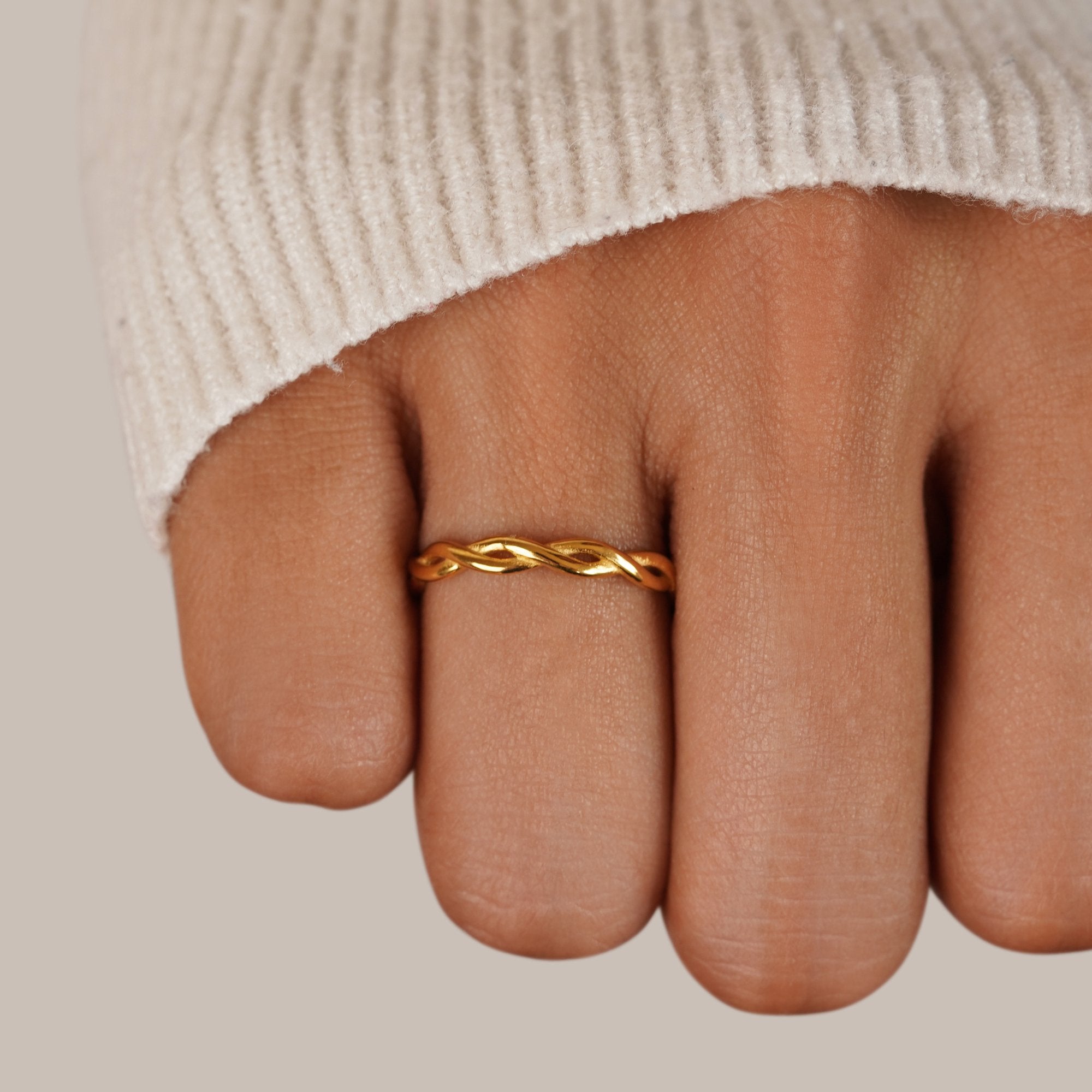 Infinity 18K Gouden Twist Ring Secundaire afbeelding