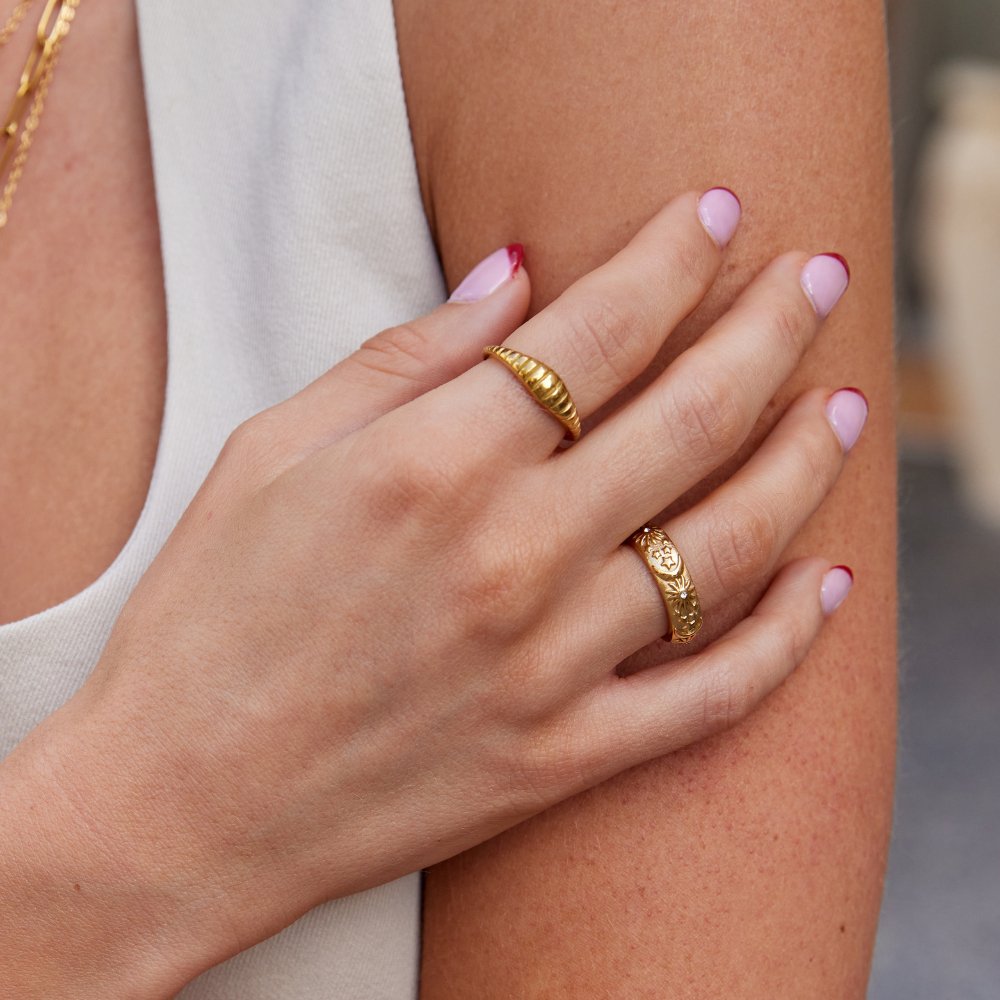 Kaila Mini Croissant Ring 18K Goud Verguld Secundaire afbeelding