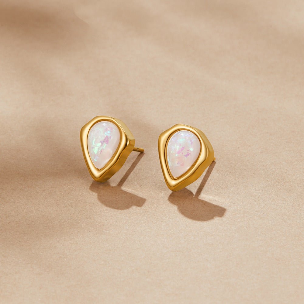 Lily Opal Knopjes Oorbellen Hoofdafbeelding