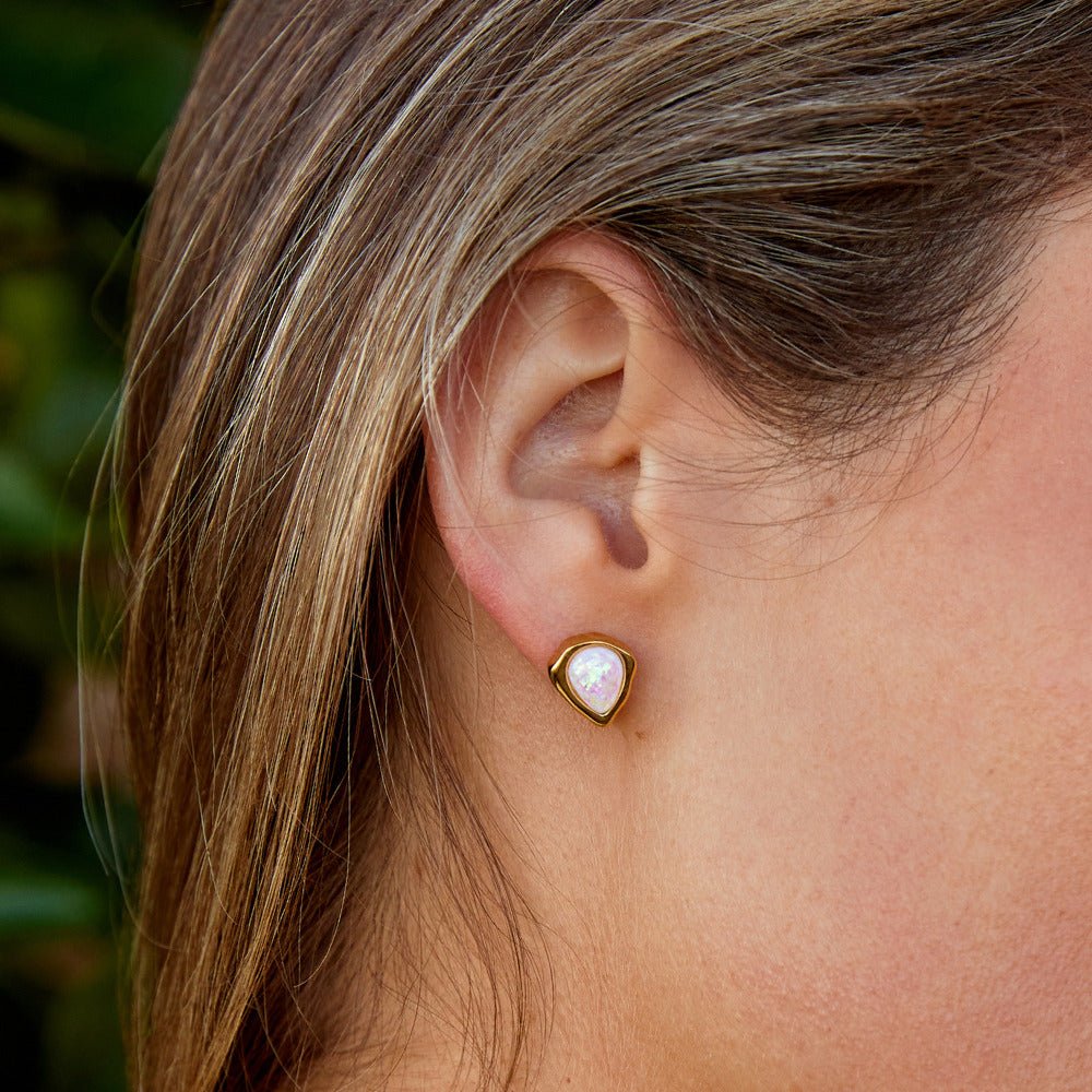 Lily Opal Knopjes Oorbellen Secundaire afbeelding