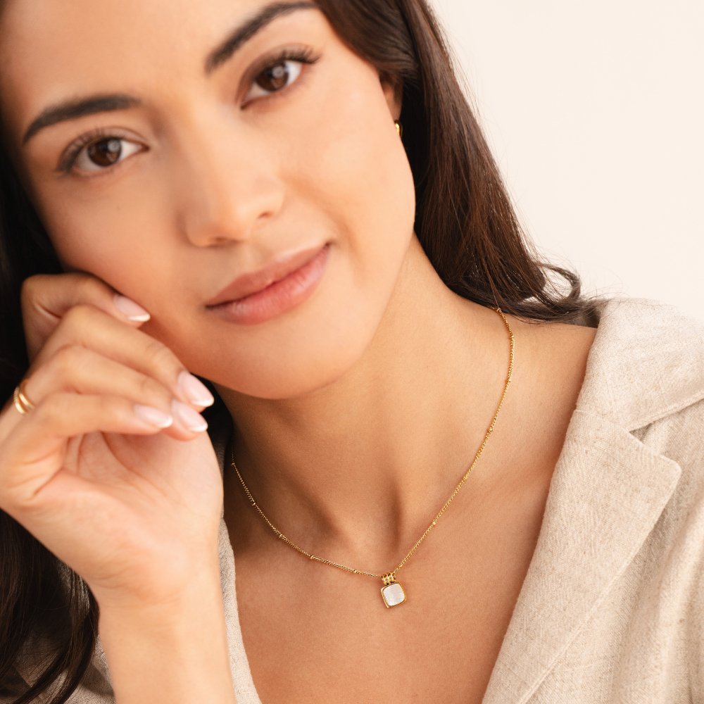 Lucia Witte Schelp Hanger Ketting
