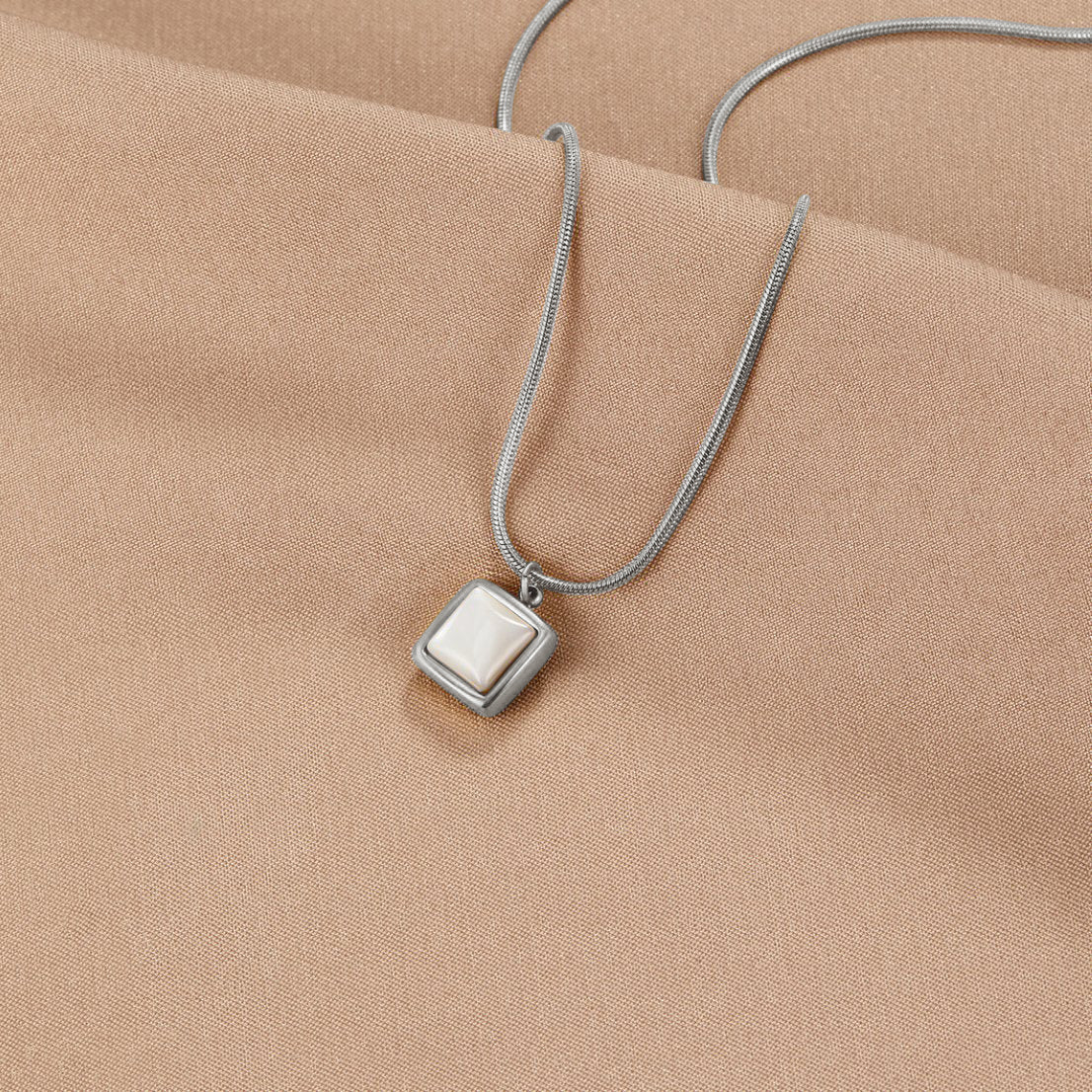 Riva Moonstone Hanger Ketting