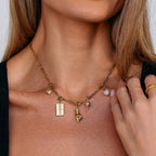 Gouden Victoria Hand Charm