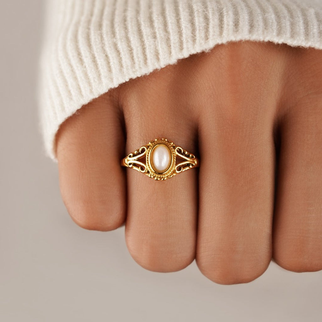 Vintage Royal Parel Ring