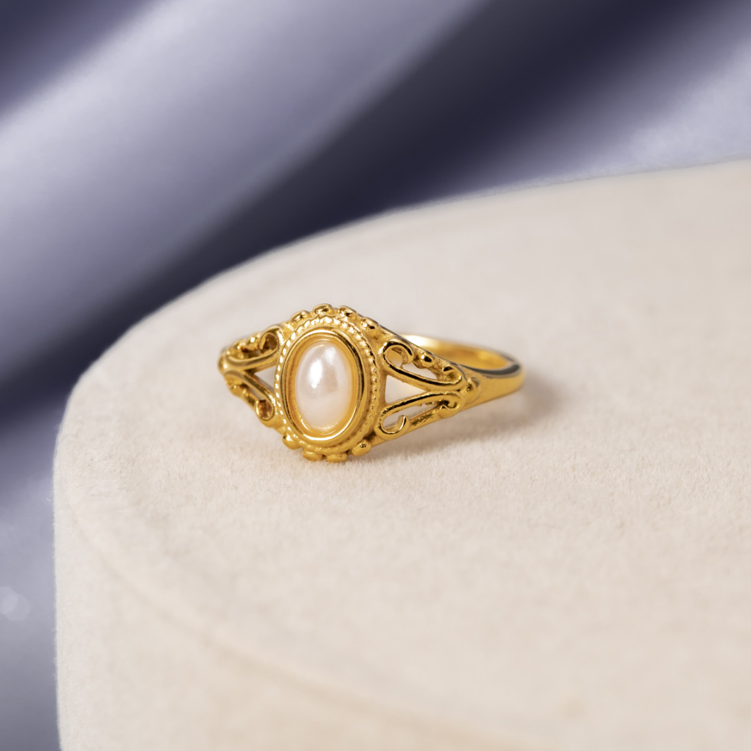 Vintage Royal Parel Ring