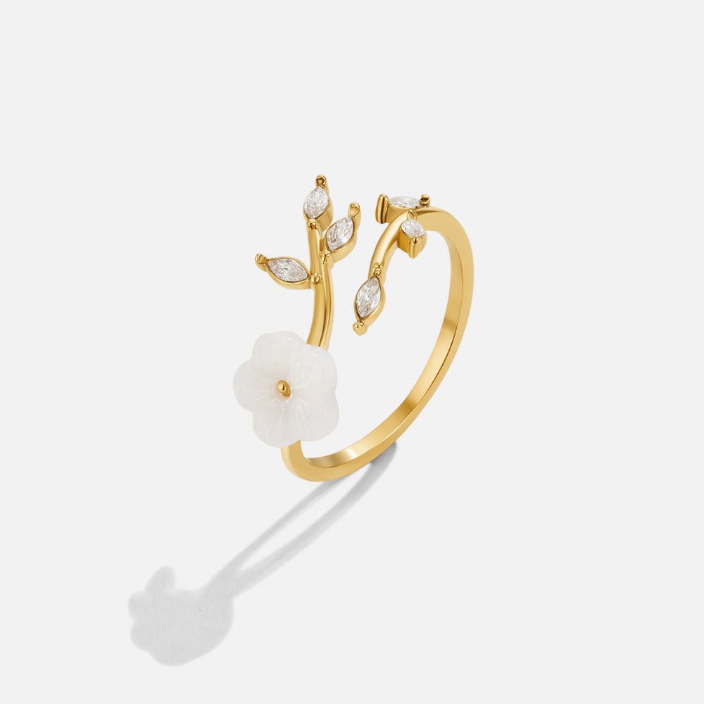 White Blossom Flower Ring Hoofdafbeelding