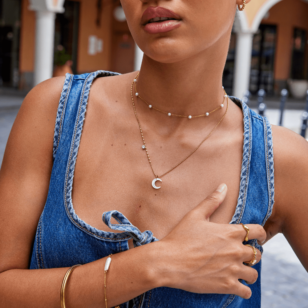 White Crescent Moon Ketting