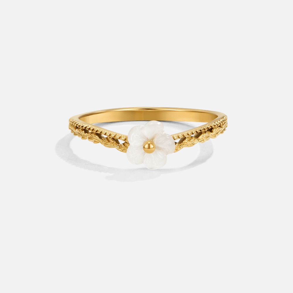 Witte Petal Shell Ring