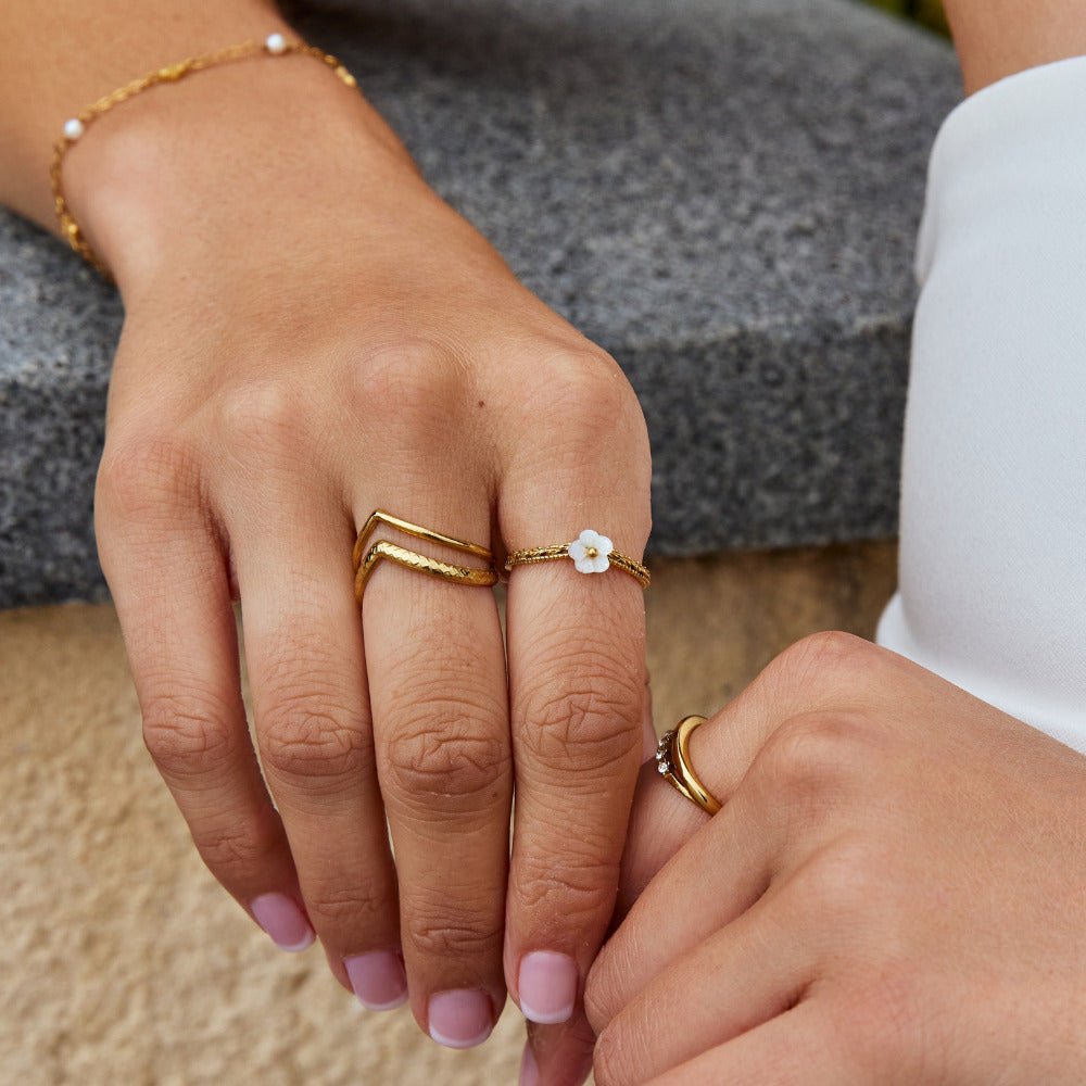 White Petal Shell Ring Secundaire afbeelding